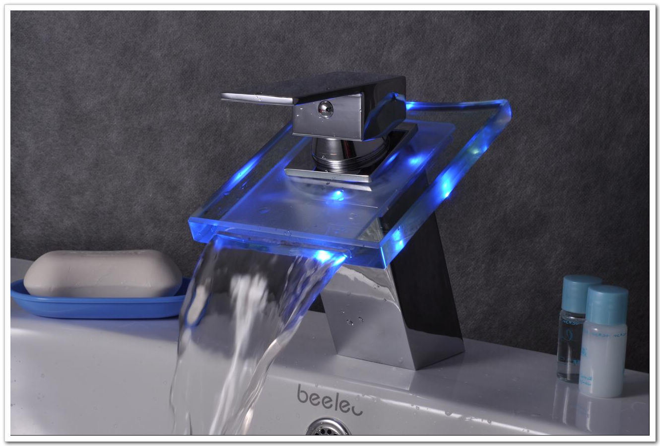 New Chromed Bathroom Waterfall Sink LED Faucet (QH0801F)