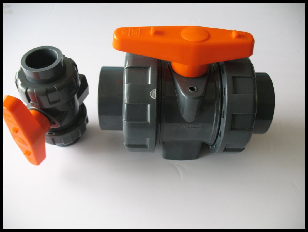 PVC Double Union Ball Valve for Water Treatment with Size Dn15 (1/2